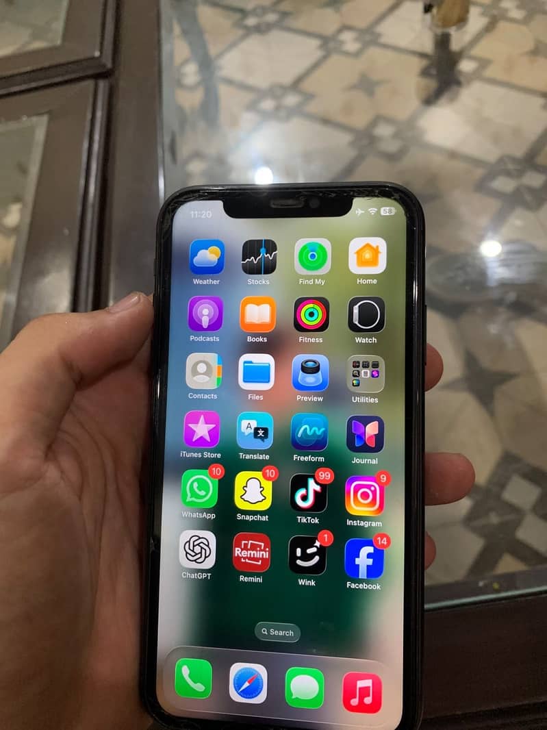 Apple iPhone 11 4