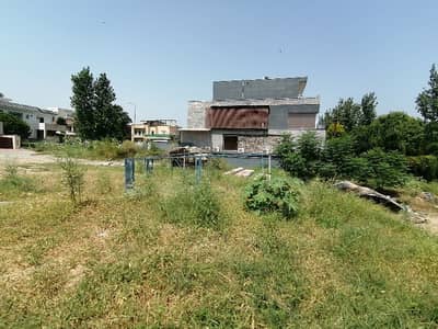 9600 Square Feet Residential Plot For sale In The Perfect Location Of F-8/1