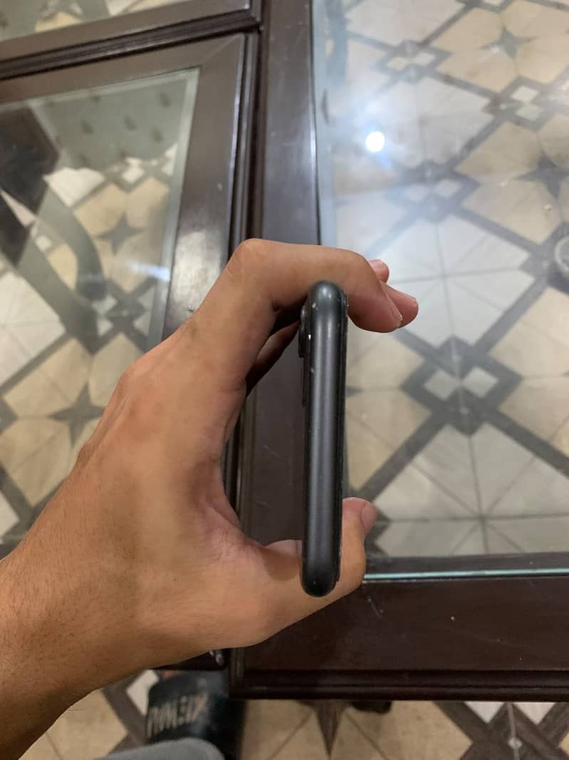 Apple iPhone 11 0