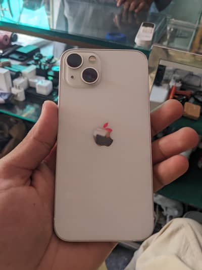 Apple iPhone 13