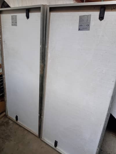 Solar panels ( panels 120 watts or 2 panels 220 watts