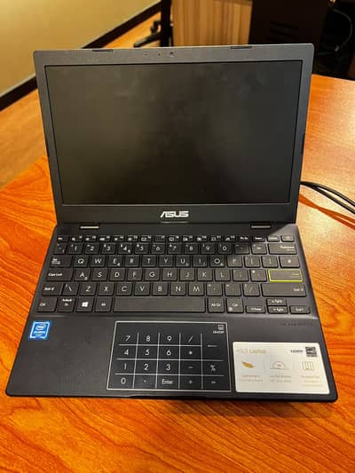 ASUS E210M Laptop - Intel Celeron N4020 / 4GB RAM / Windows 11