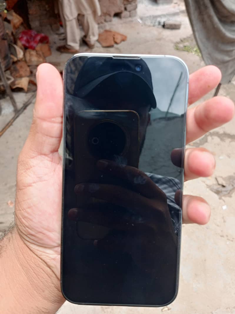 Apple iPhone 14 Pro Max 1