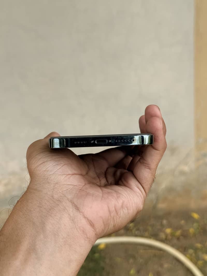 Apple iPhone 12 Pro Max 4