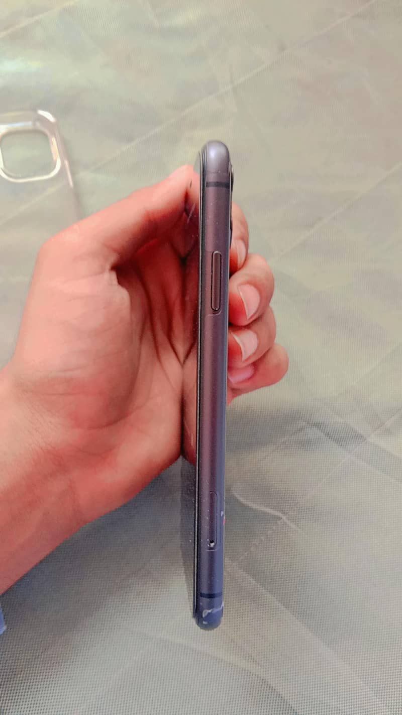 Apple iPhone 11 3