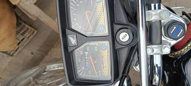 Urgent sale bike CG125 SELF START