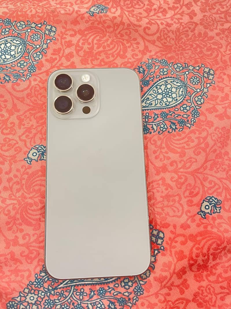 Apple iPhone 16 Pro Max 2