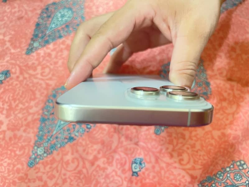 Apple iPhone 16 Pro Max 3