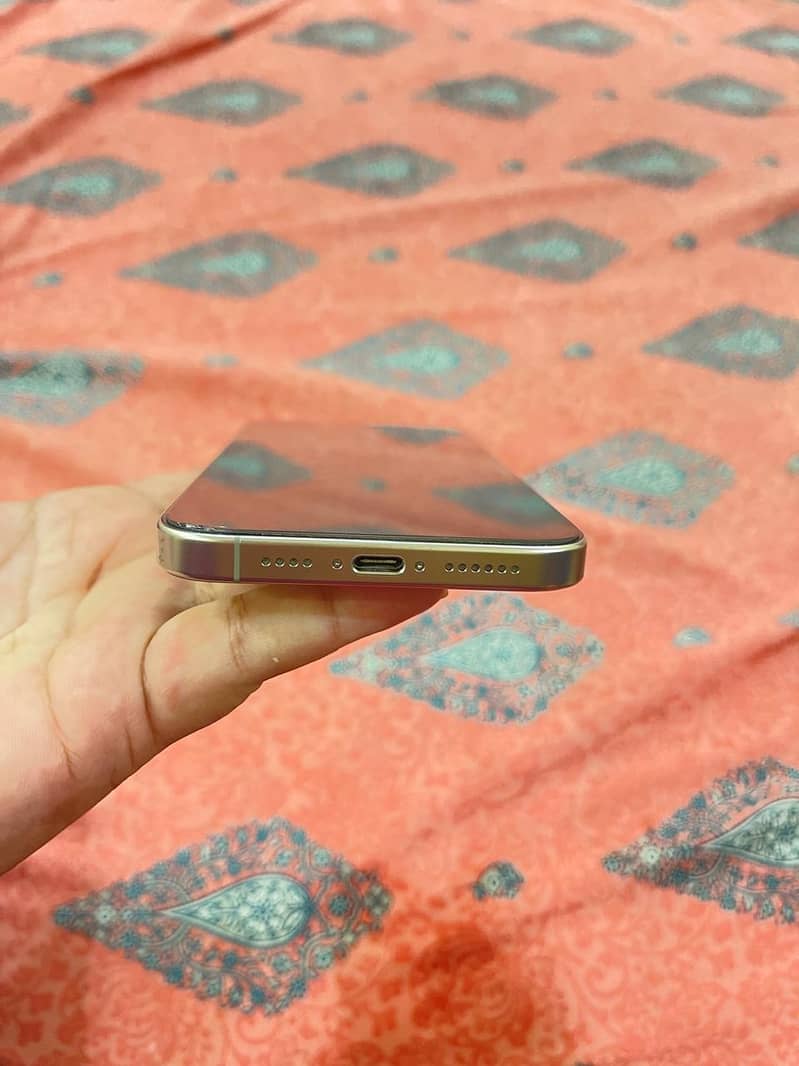 Apple iPhone 16 Pro Max 5