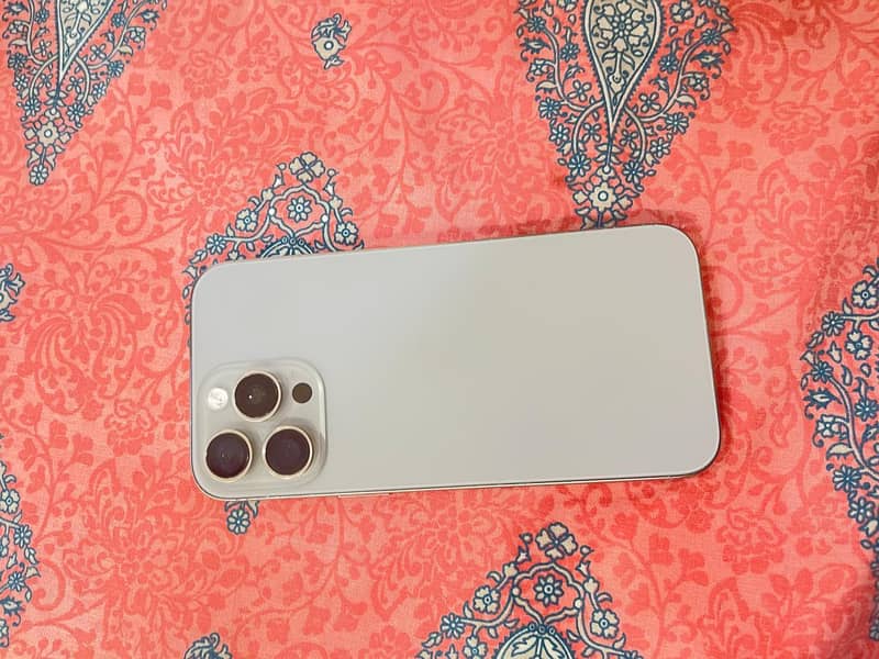 Apple iPhone 16 Pro Max 6