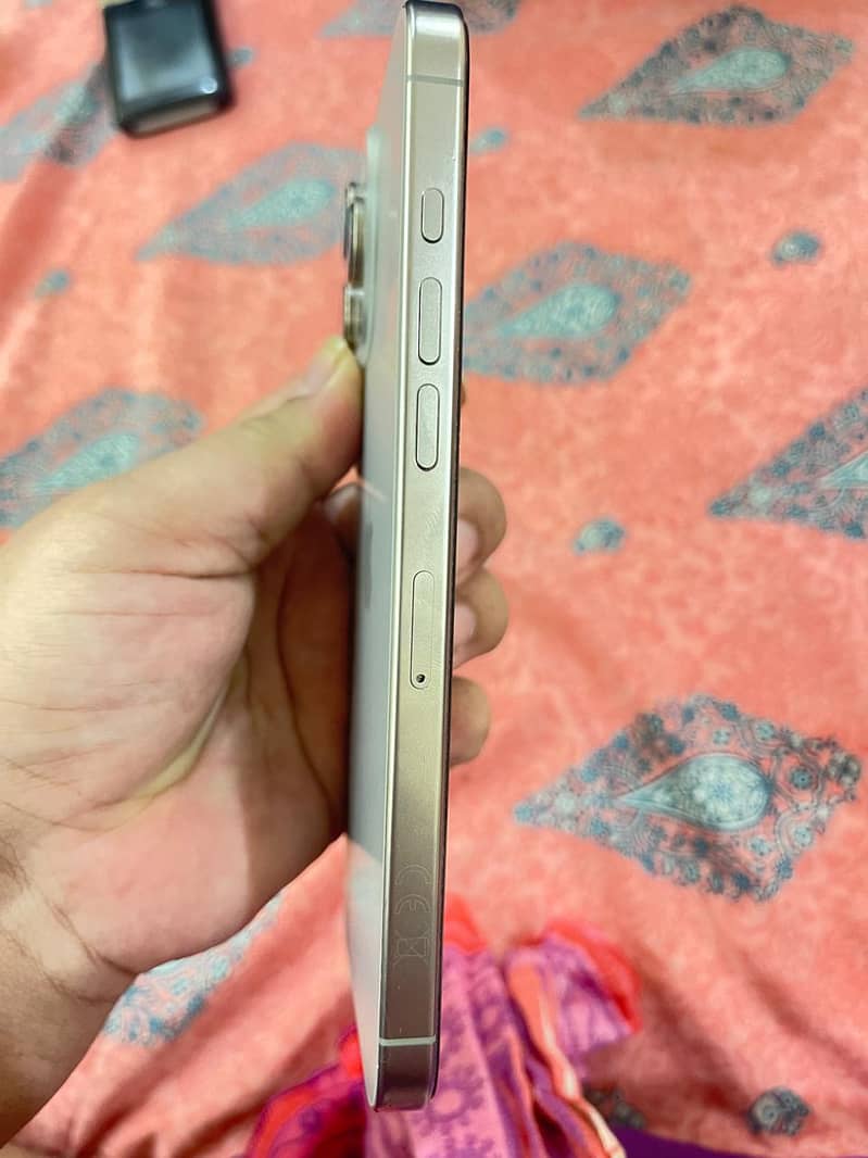 Apple iPhone 16 Pro Max 8