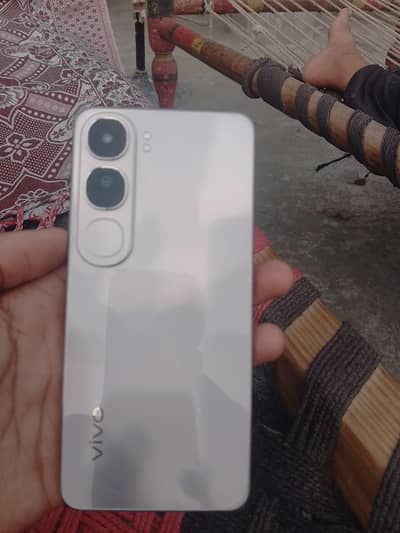Vivo Y200 box charger ne hai only moblie 8gb or 256gb