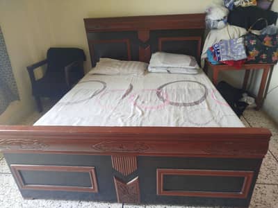 5 feet with mattress VIP bed  lakadi and sheets condition 10 by 9