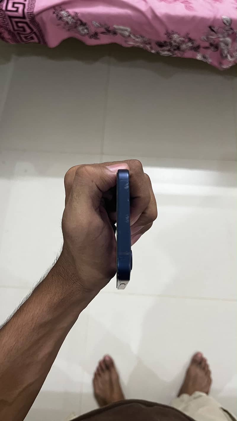 Apple iPhone 12 2