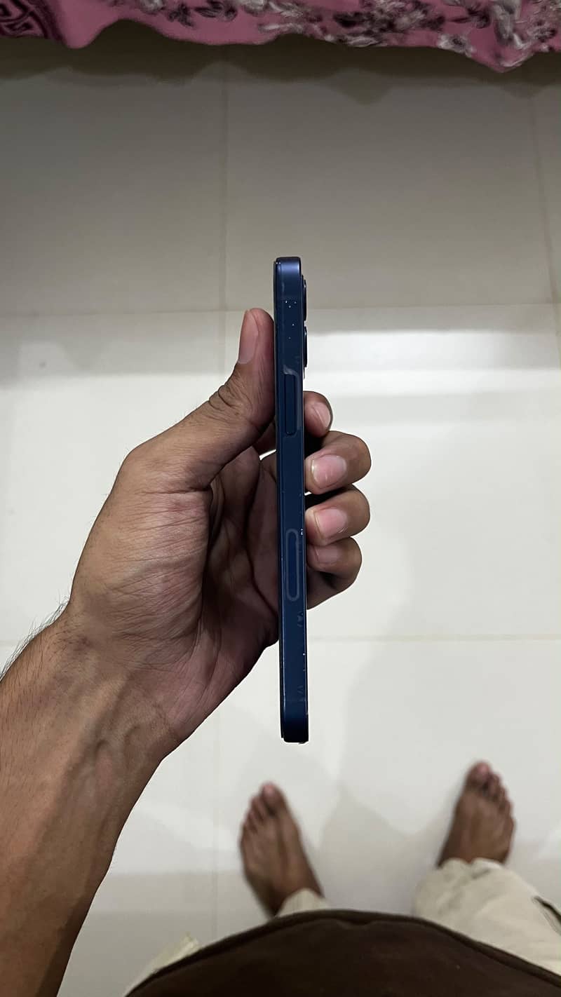 Apple iPhone 12 6