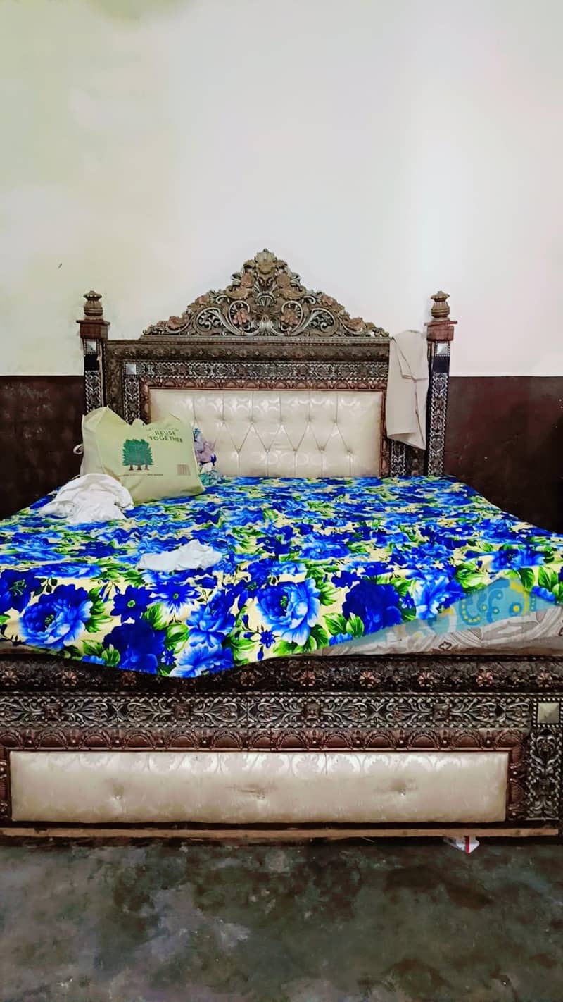 Double bed with dressing table 0
