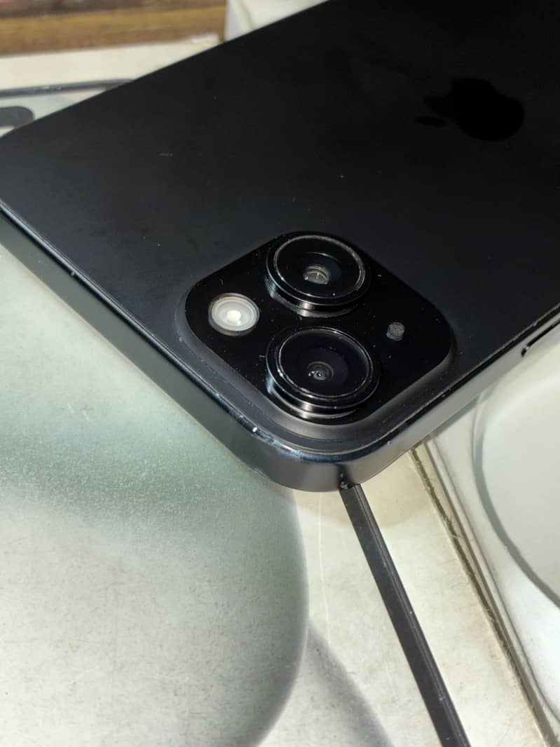 iPhone 15 plus 4