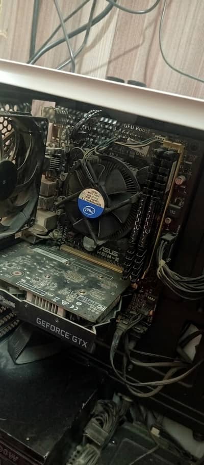 Intel i5 (4th Gen) 16GB DDR3 RAM (8×2) Asus H81M-E Motherboard.