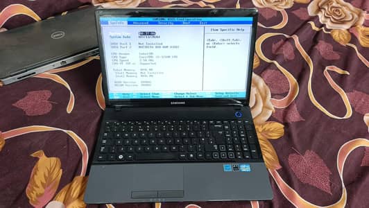 Samsung NP300E5C (i5 3rd 4GB 320GB HDD 15.6 HD 9.5/10 )