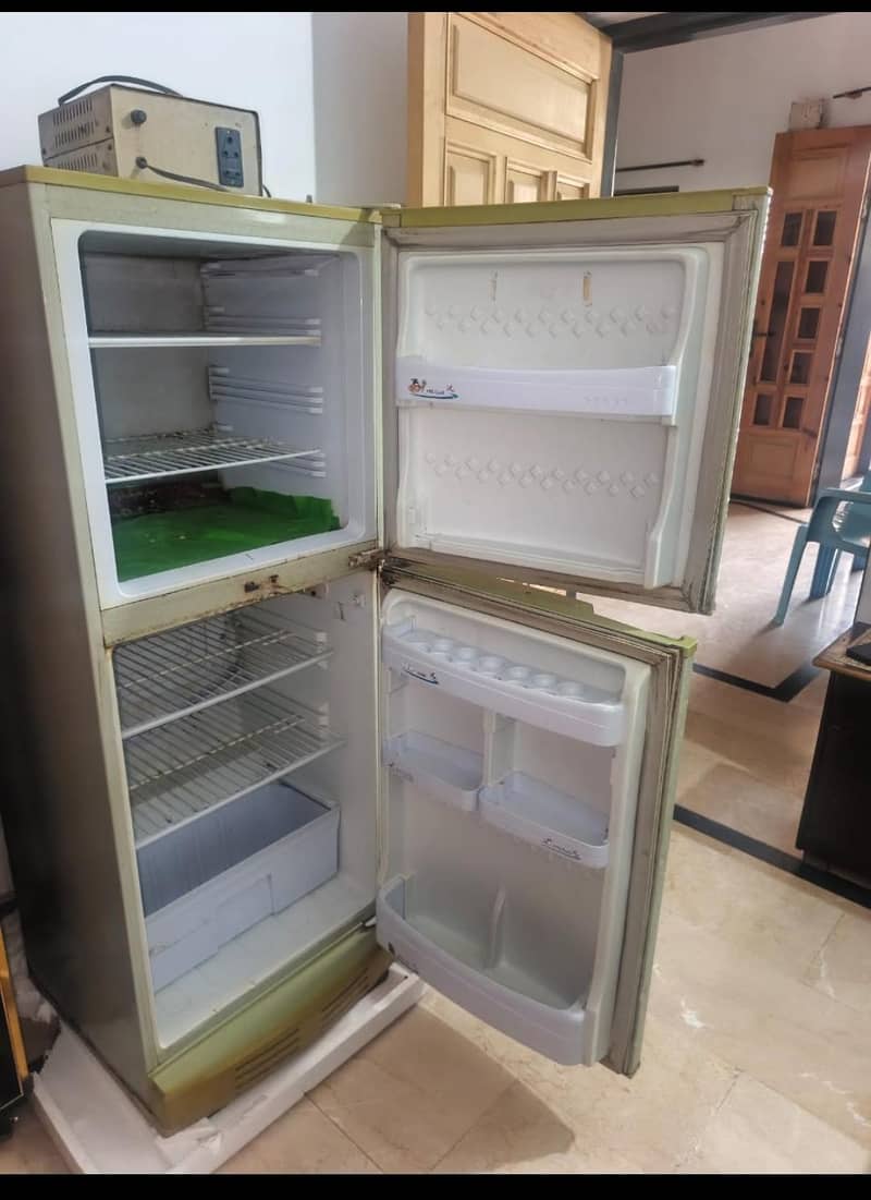 Fridge medium/small 5ft 2