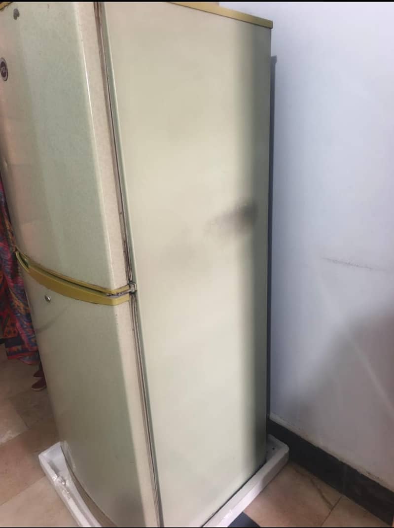 Fridge medium/small 5ft 4