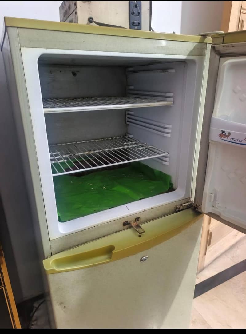 Fridge medium/small 5ft 6