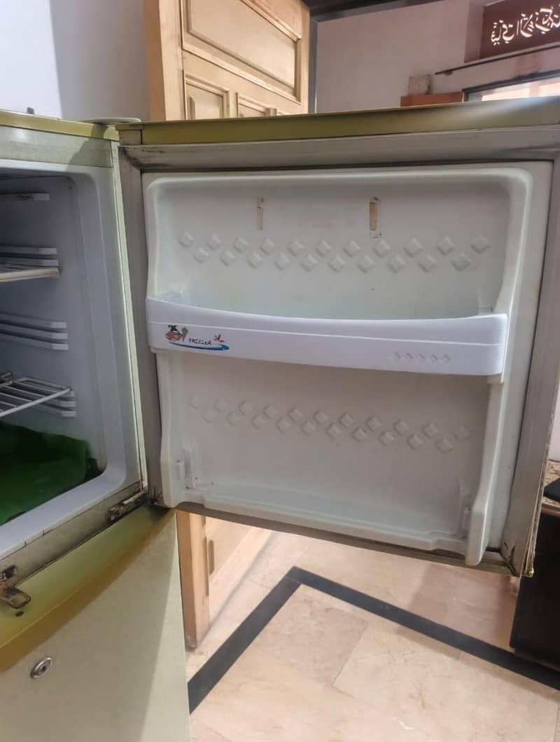 Fridge medium/small 5ft 7