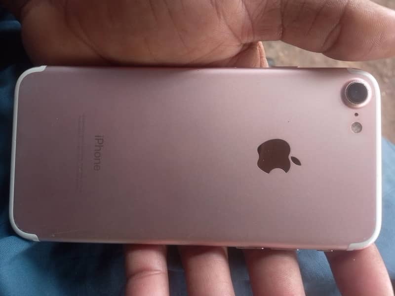 Apple iPhone 7 1