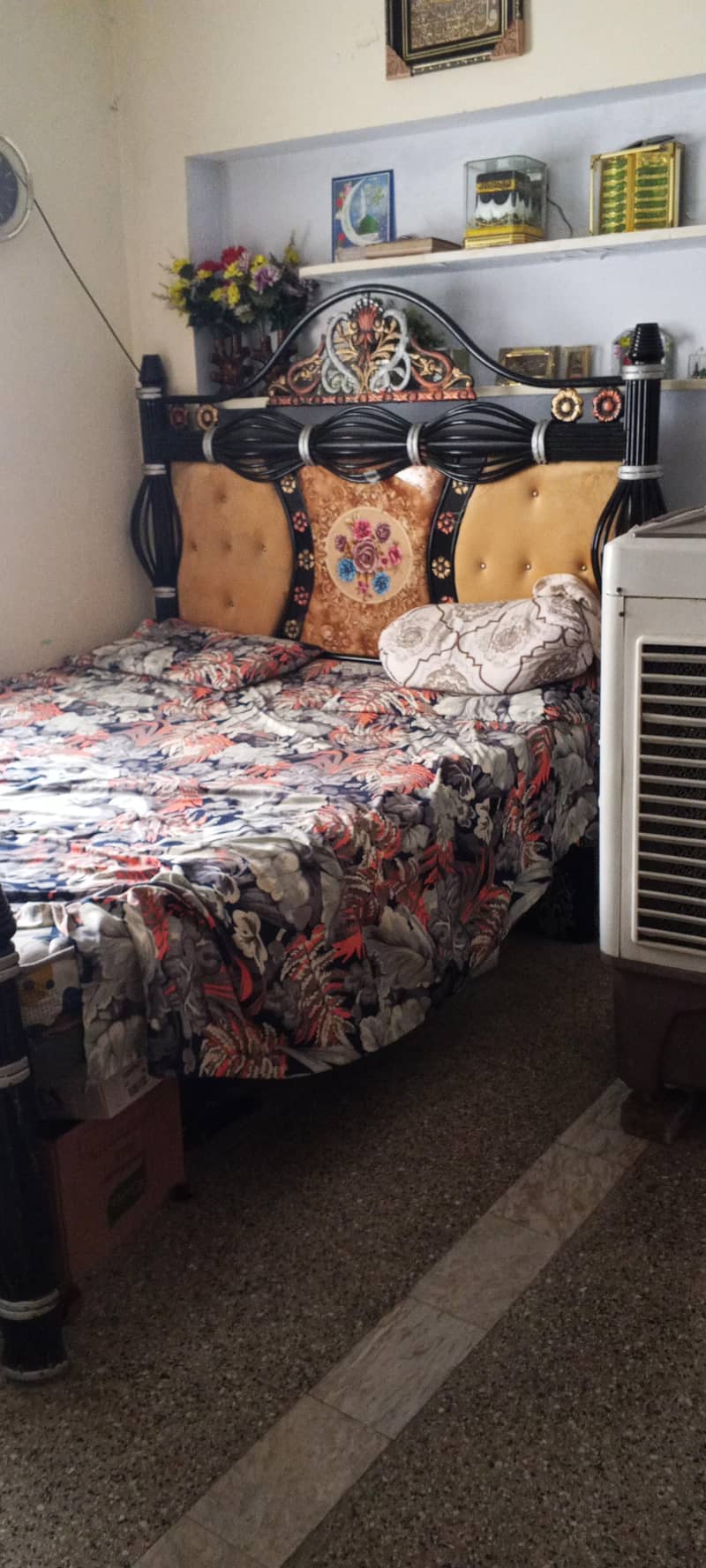 bed and sofa 0