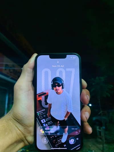 Apple iPhone 13