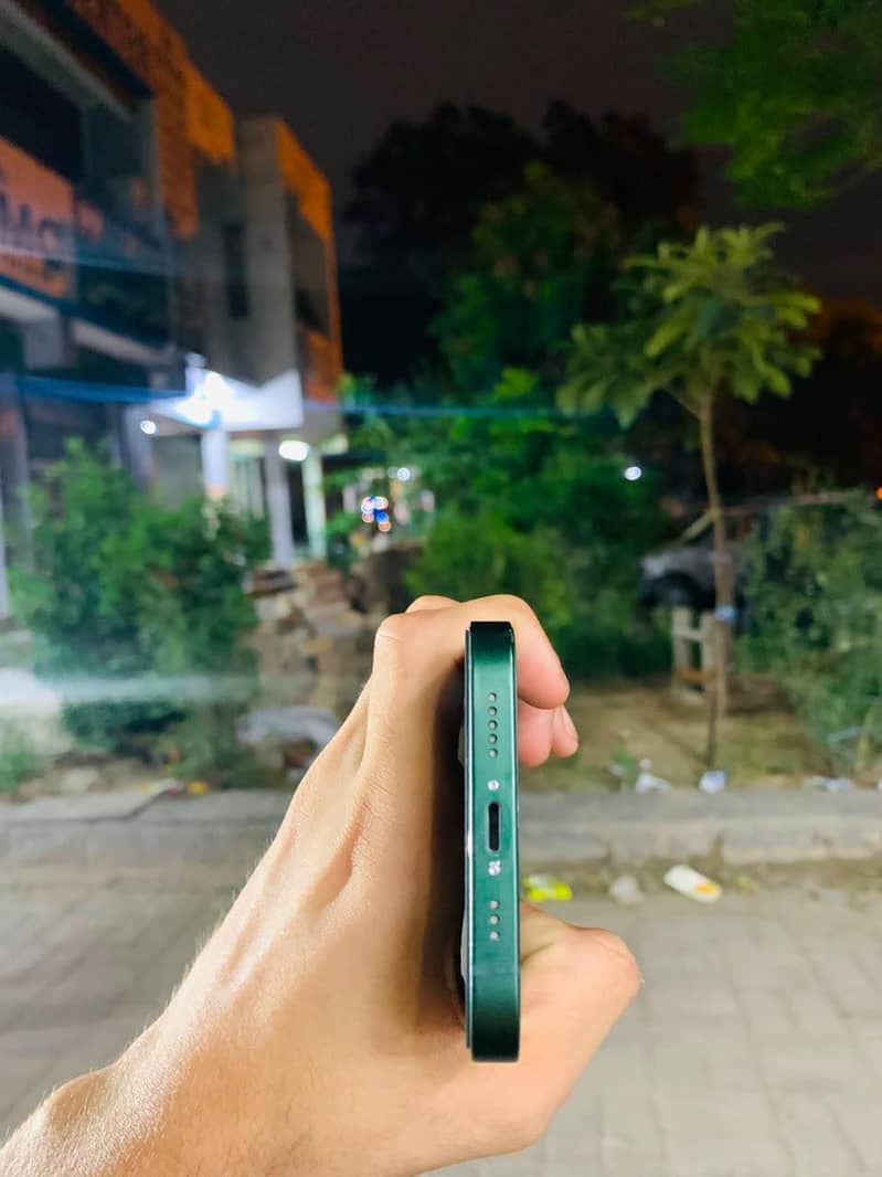 Apple iPhone 13 1