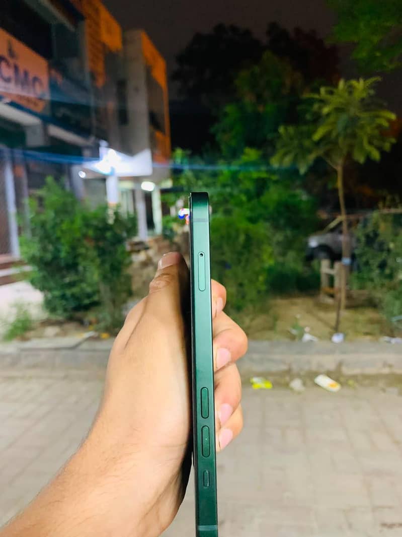 Apple iPhone 13 3