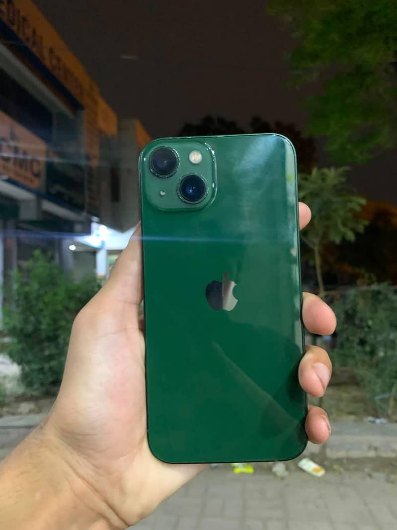 Apple iPhone 13 4