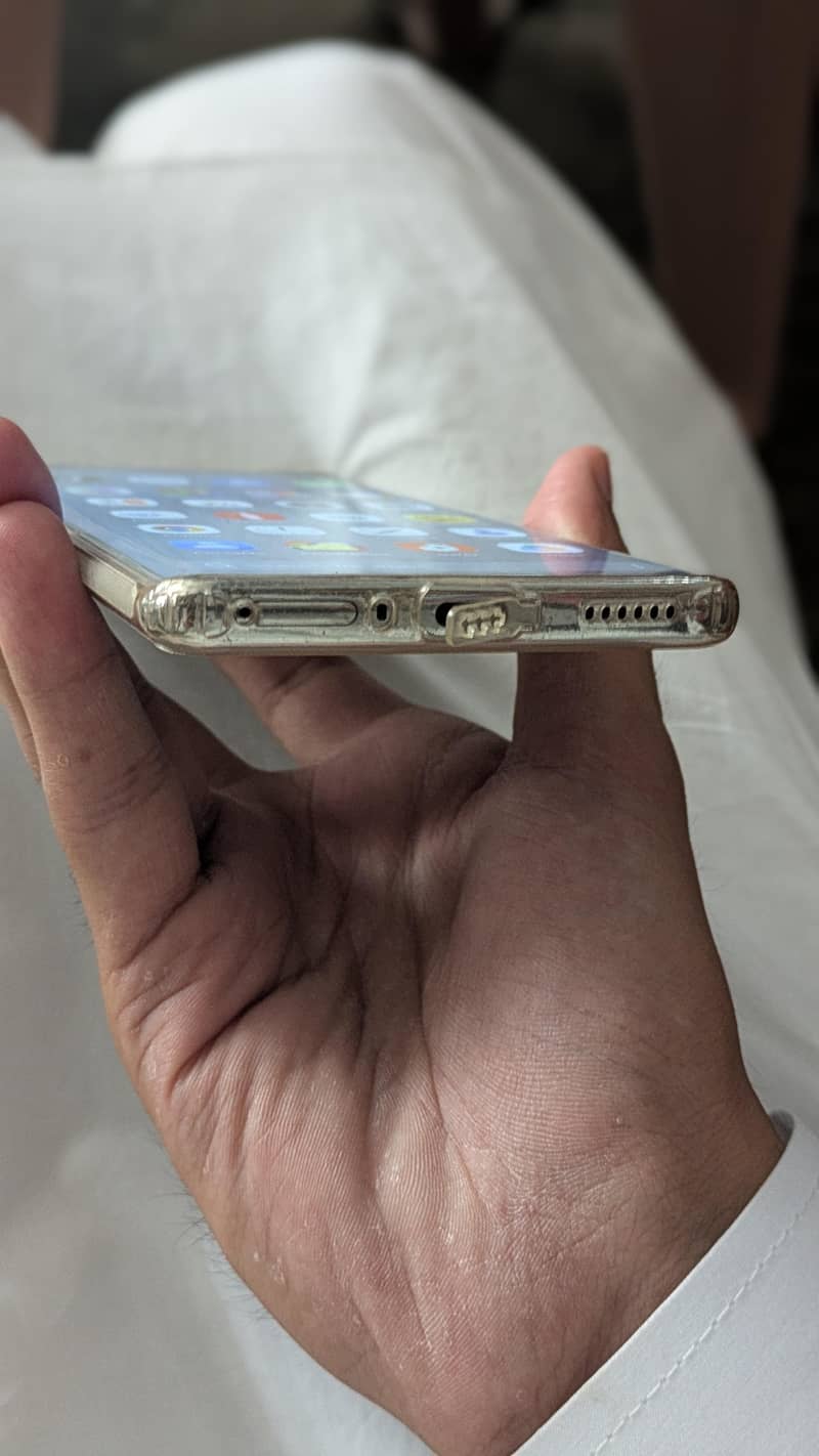 TECHNO CAMON 40 PRO 1