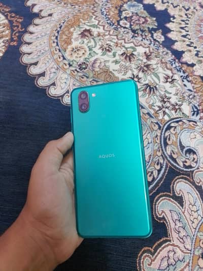 Sharp Aquos R3