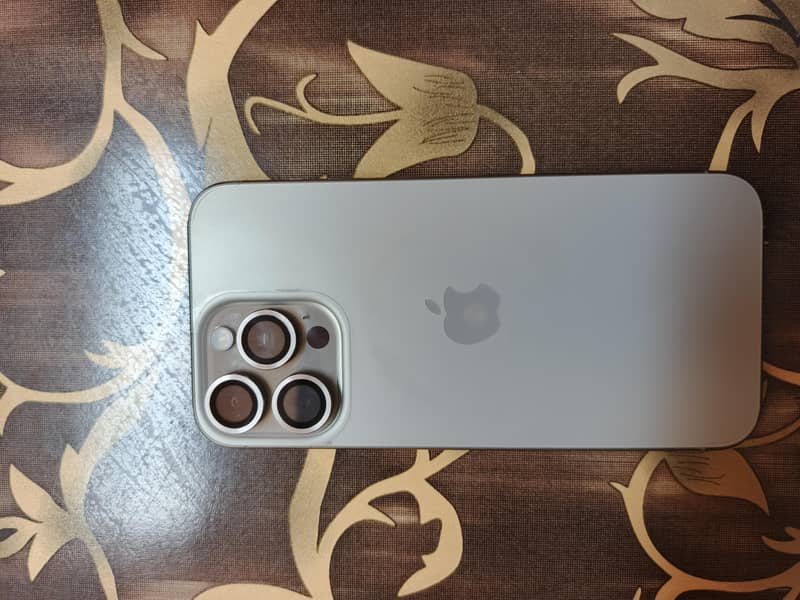 Apple iPhone 15 Pro Max 3