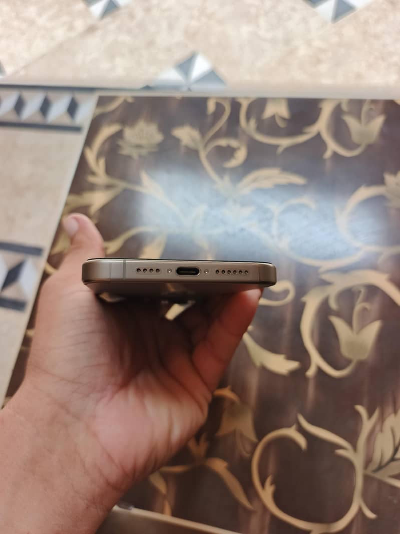 Apple iPhone 15 Pro Max 5