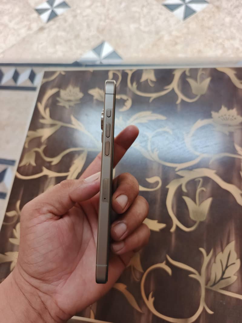 Apple iPhone 15 Pro Max 6