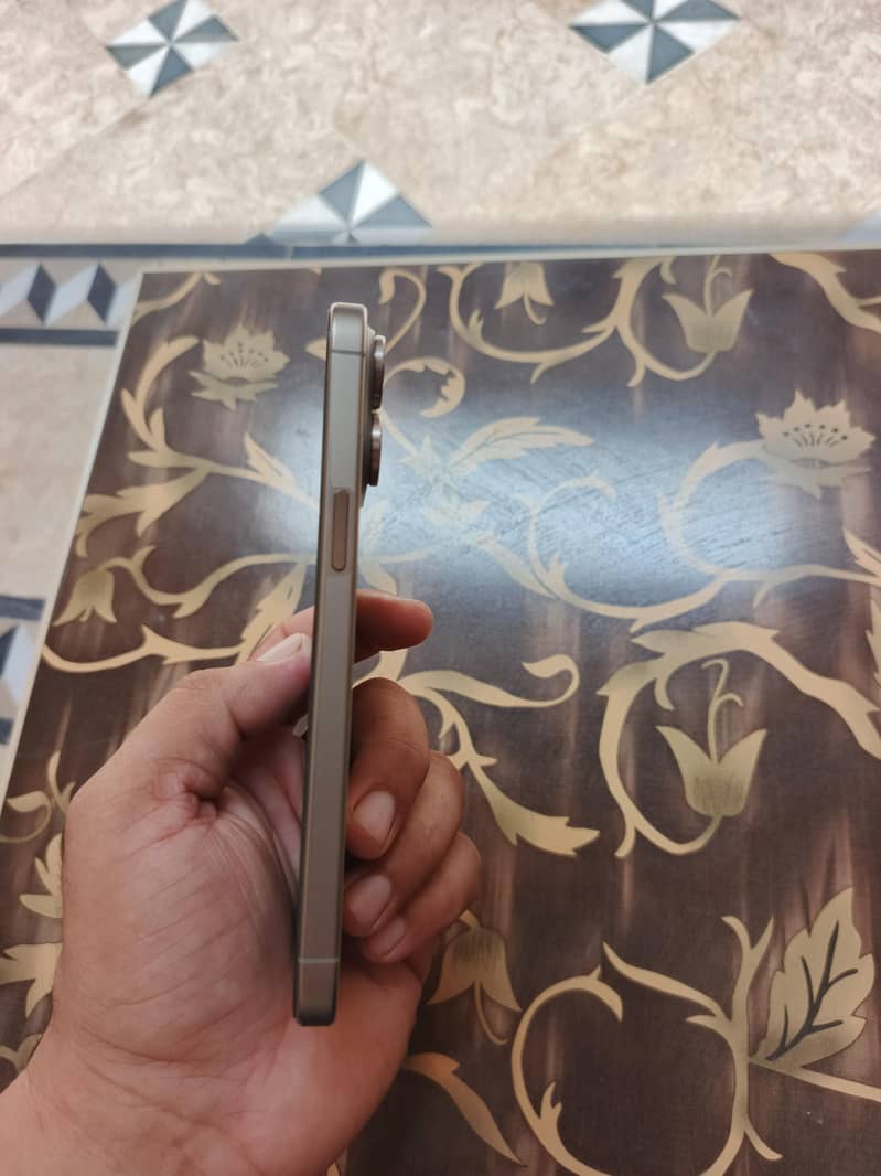 Apple iPhone 15 Pro Max 7