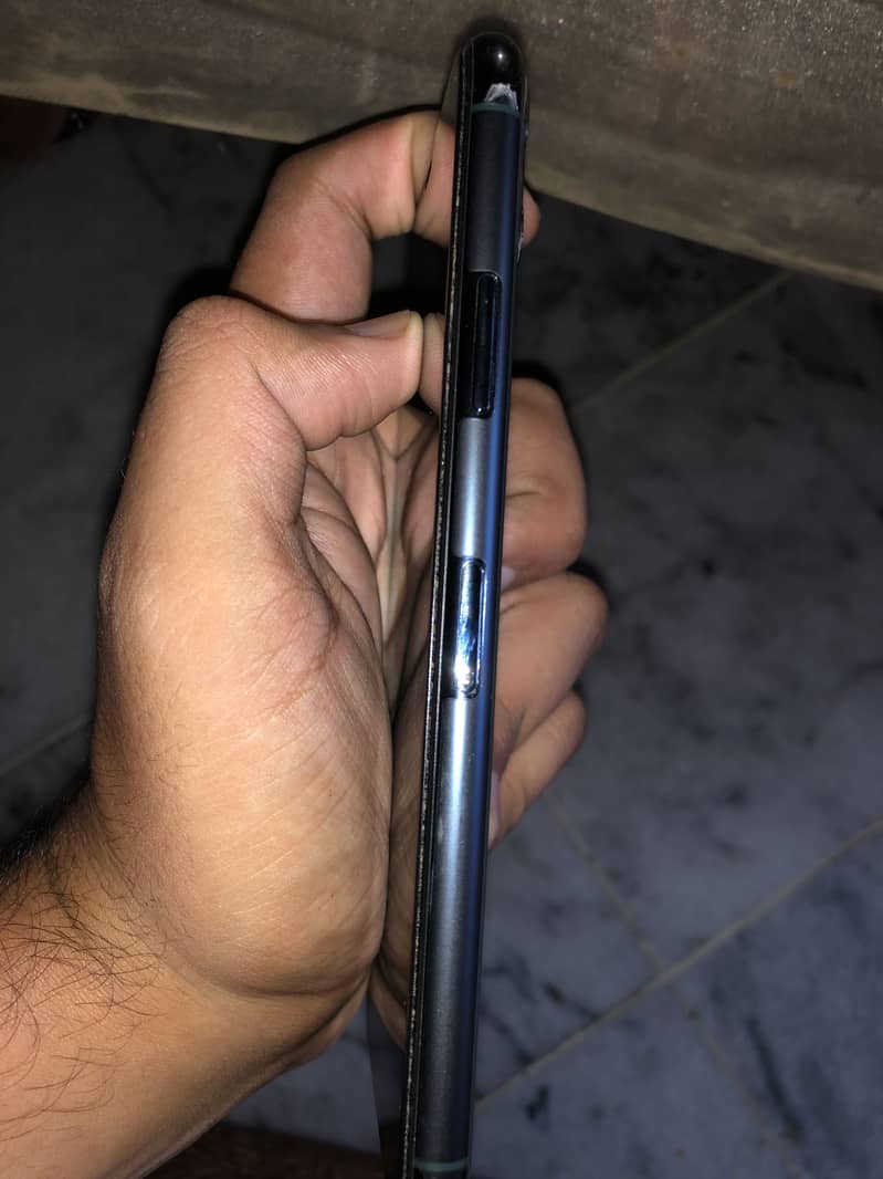 iPhone 11 Pro Max 4