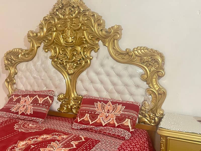 queen bed two side table & singar table for sell 2
