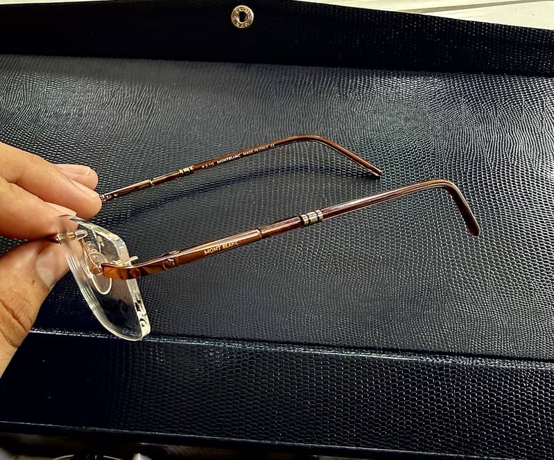Branded frames came from abroad 0