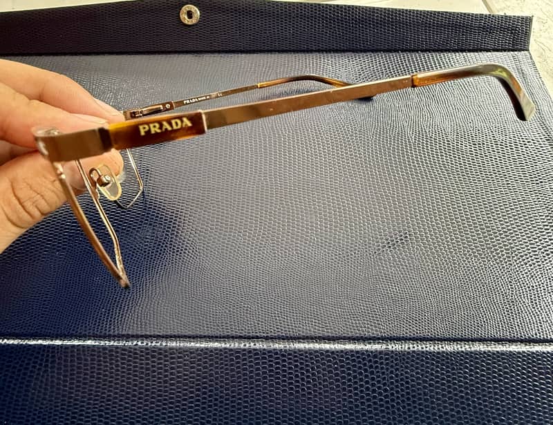 Branded frames came from abroad 8