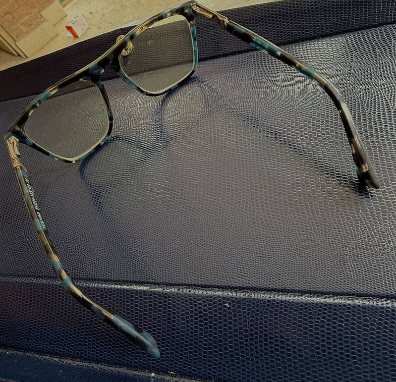 Branded frames came from abroad 9
