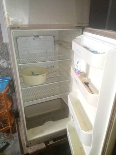 Dawlance Refrigerator Medium size