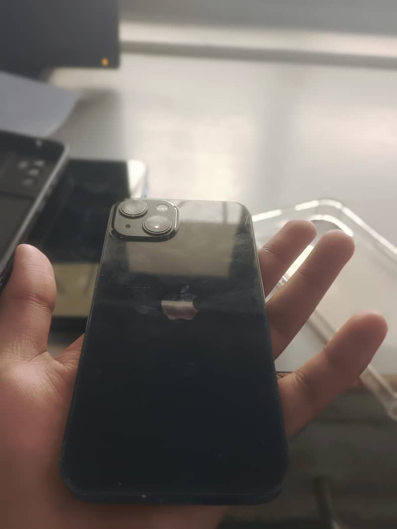 Apple iPhone 13 4