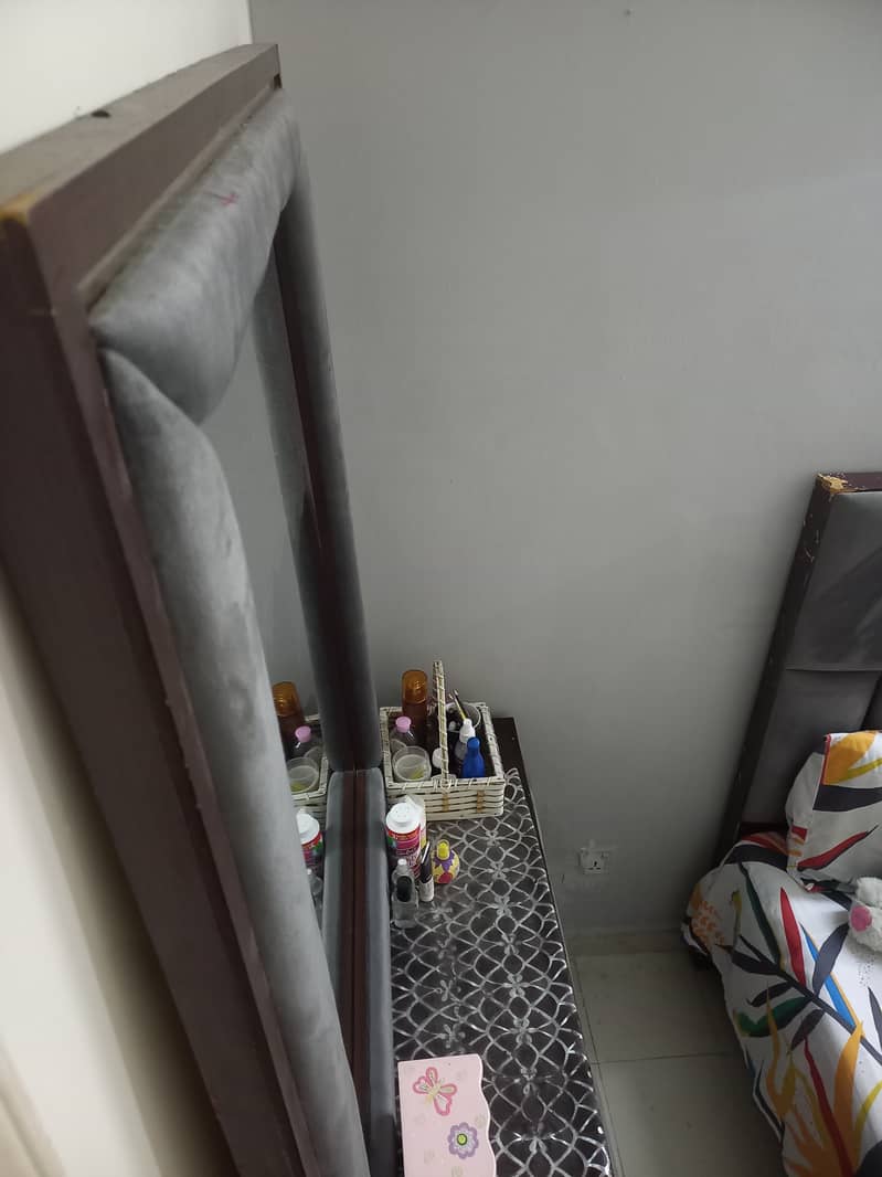 Dressing Table with Drawers 1