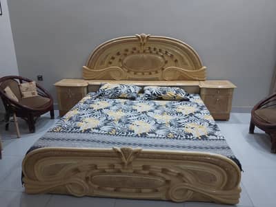 Wooden Kingsize bed with Dressing table wooden