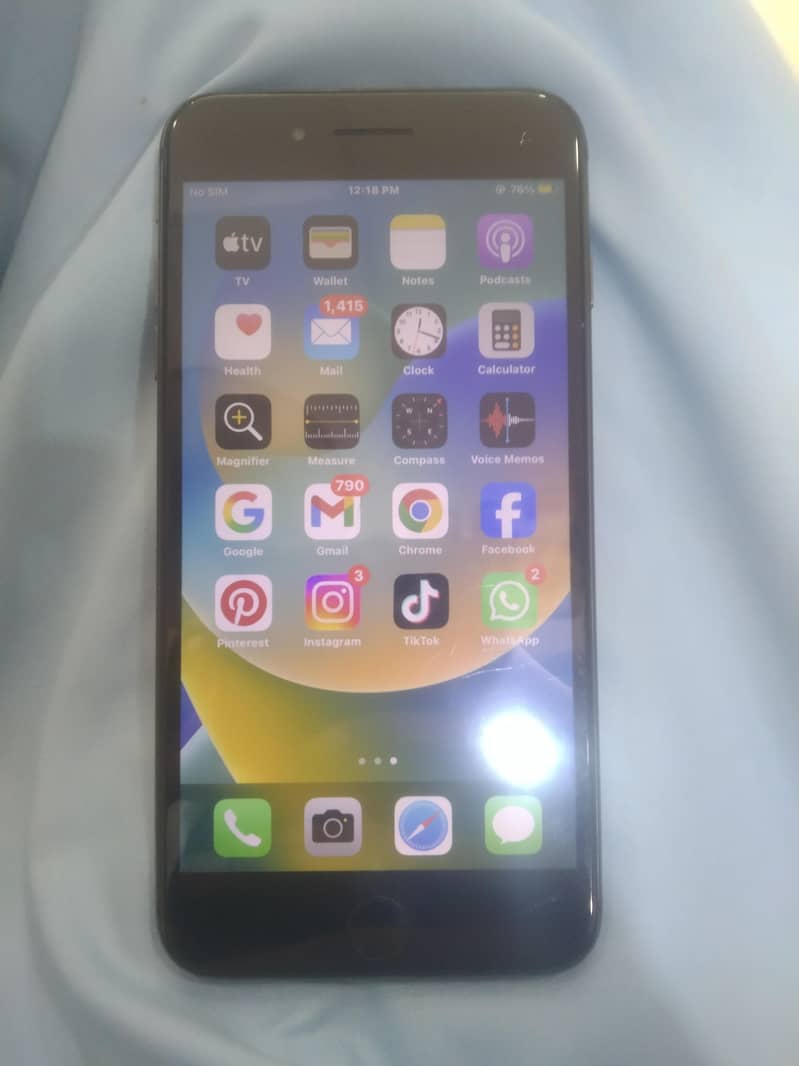 Apple iPhone 8 Plus 0