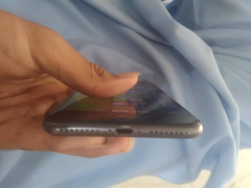 Apple iPhone 8 Plus 3